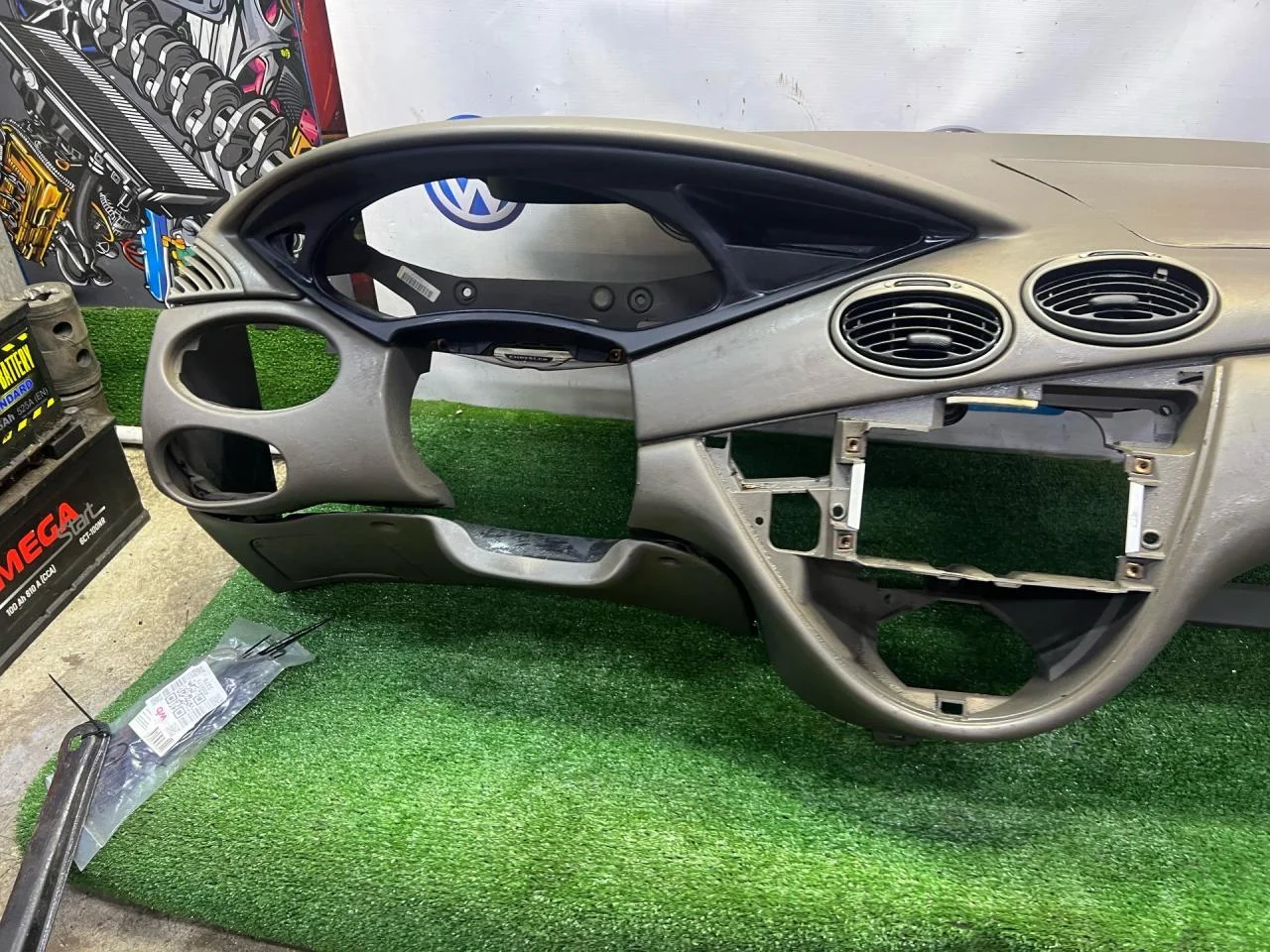 Панель передняя салона Ford Focus 2001 - миниатюра 5