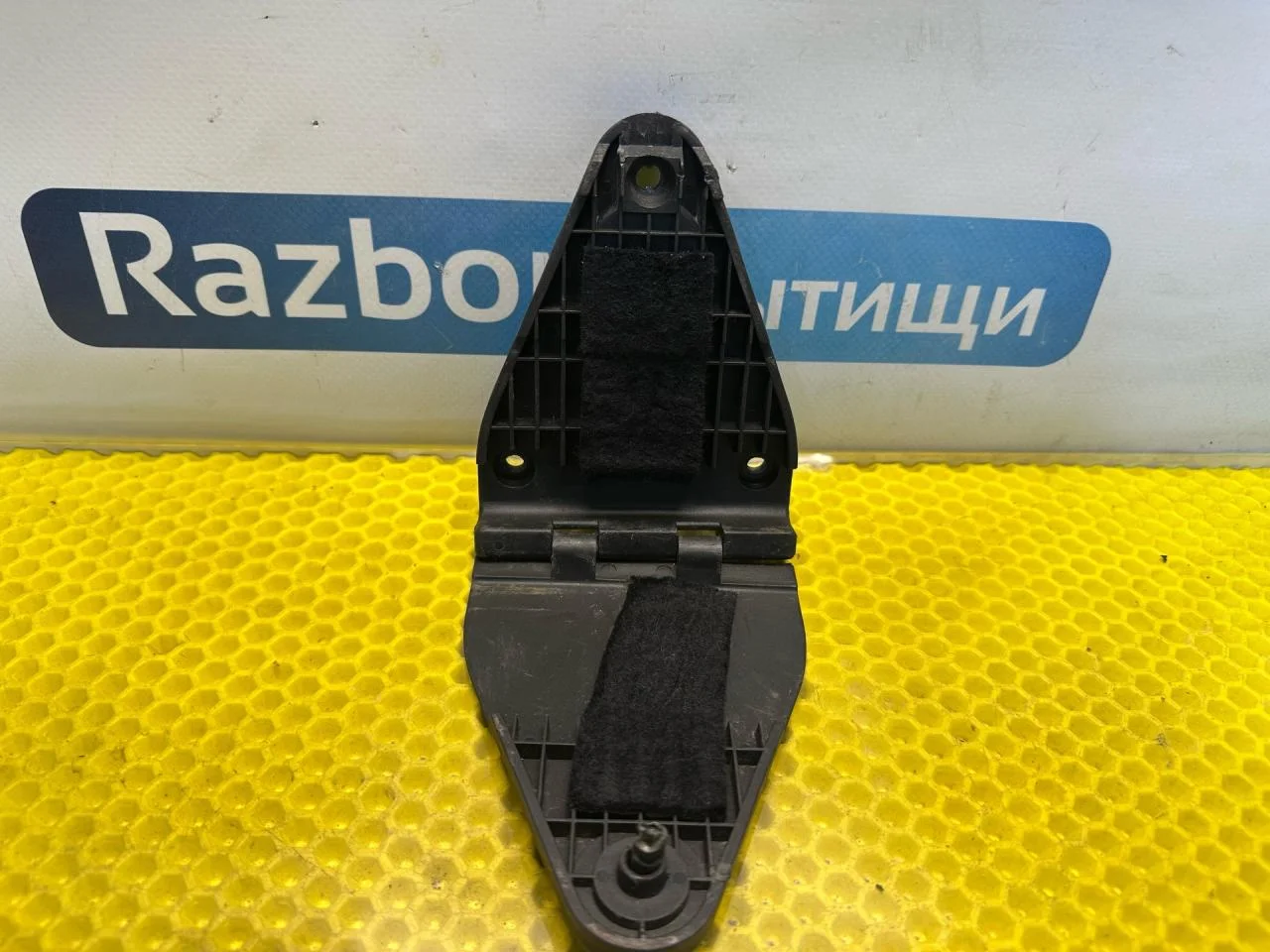 Кронштейн (крепление) Audi A6 C5 1999 4B5860285D - изображение 1