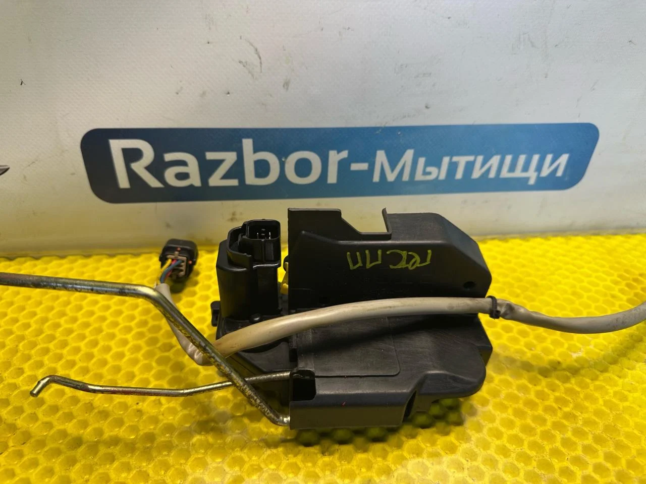 Замок двери передней правой Hyundai Getz 2005 - изображение 1