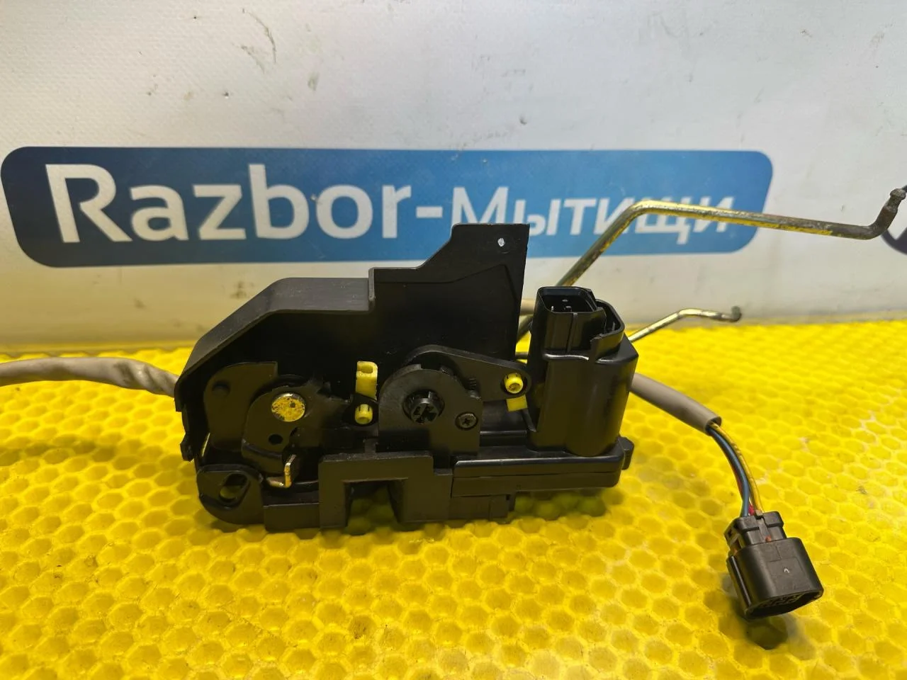 Замок двери передней правой Hyundai Getz 2005 - миниатюра 3