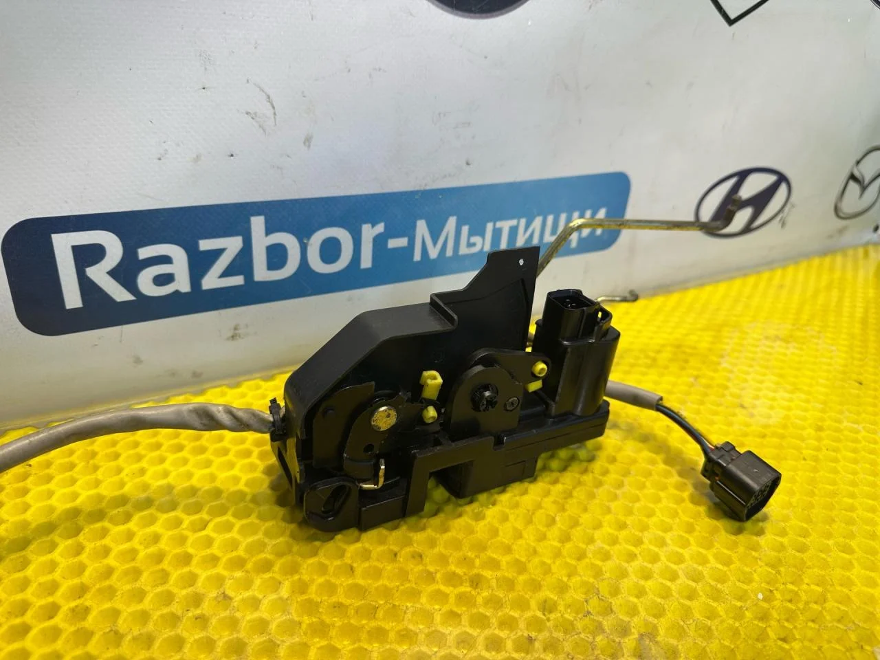 Замок двери передней правой Hyundai Getz 2005 - миниатюра 6