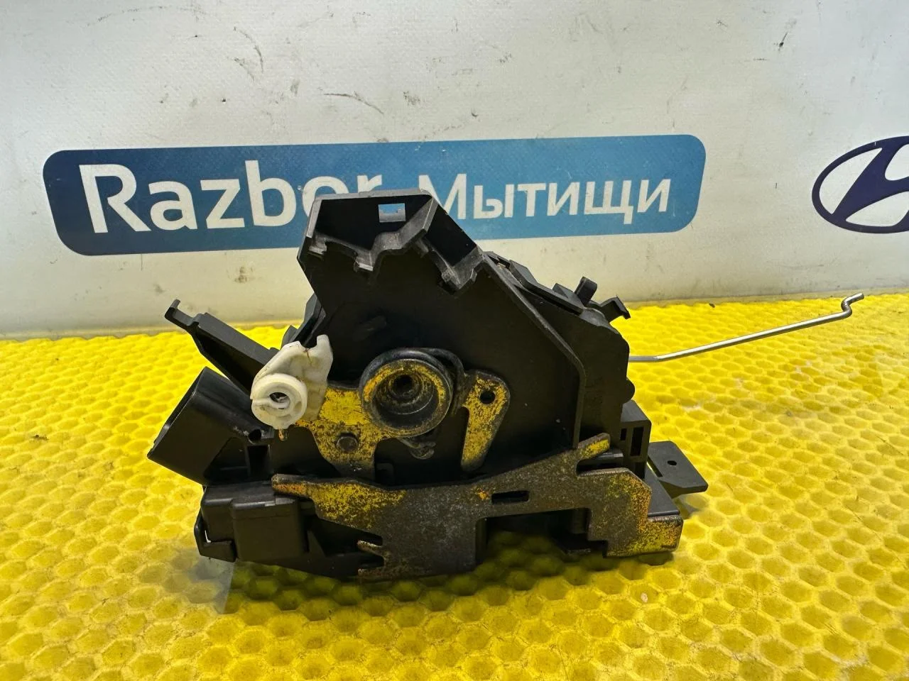 Замок двери передней правой Ford Focus рест. 2004 - миниатюра 4