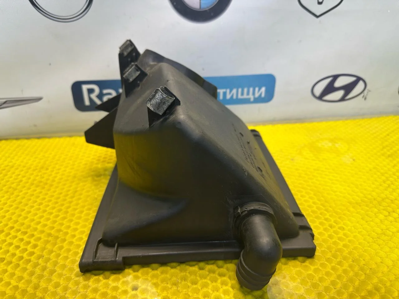 Корпус воздушногo фильтра Audi A6 C5 1999 - миниатюра 8