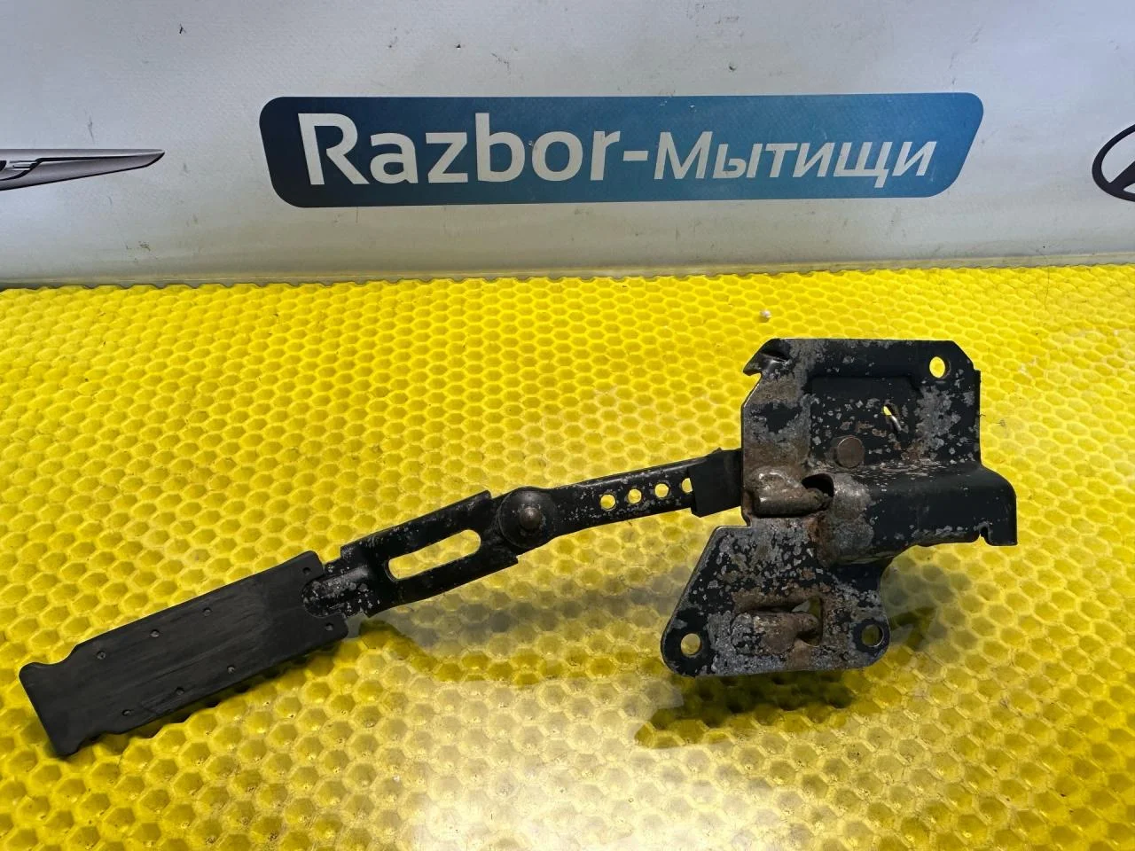 Замок капота Audi A6 C5 1999 4B0823480C - миниатюра 4