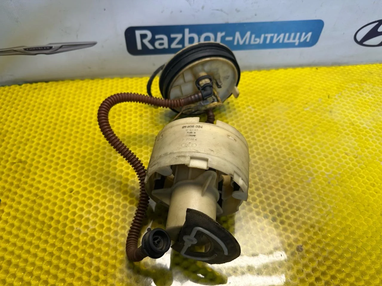 Насос топливный в бак Audi A6 C5 1999 81305024 - миниатюра 4