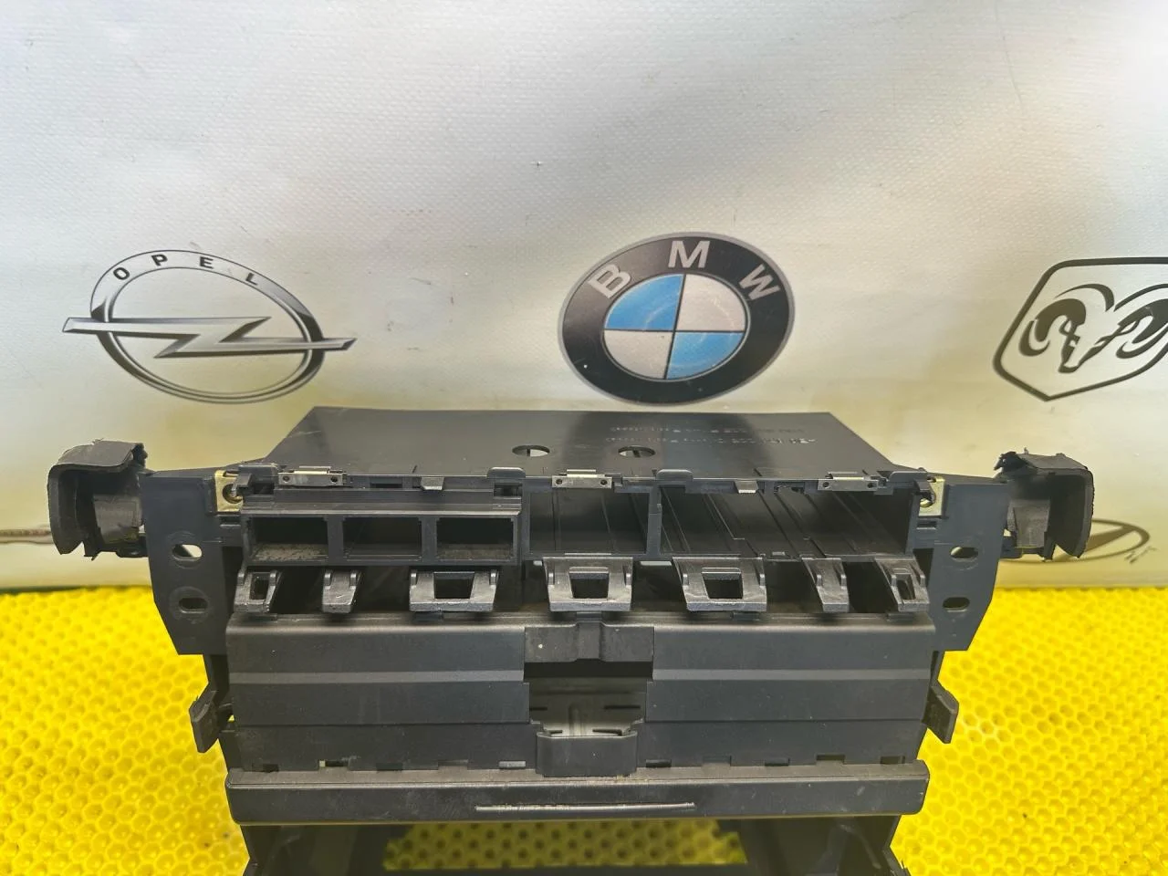 Рамка магнитолы Audi A6 C5 1999 4B0858005C - миниатюра 4
