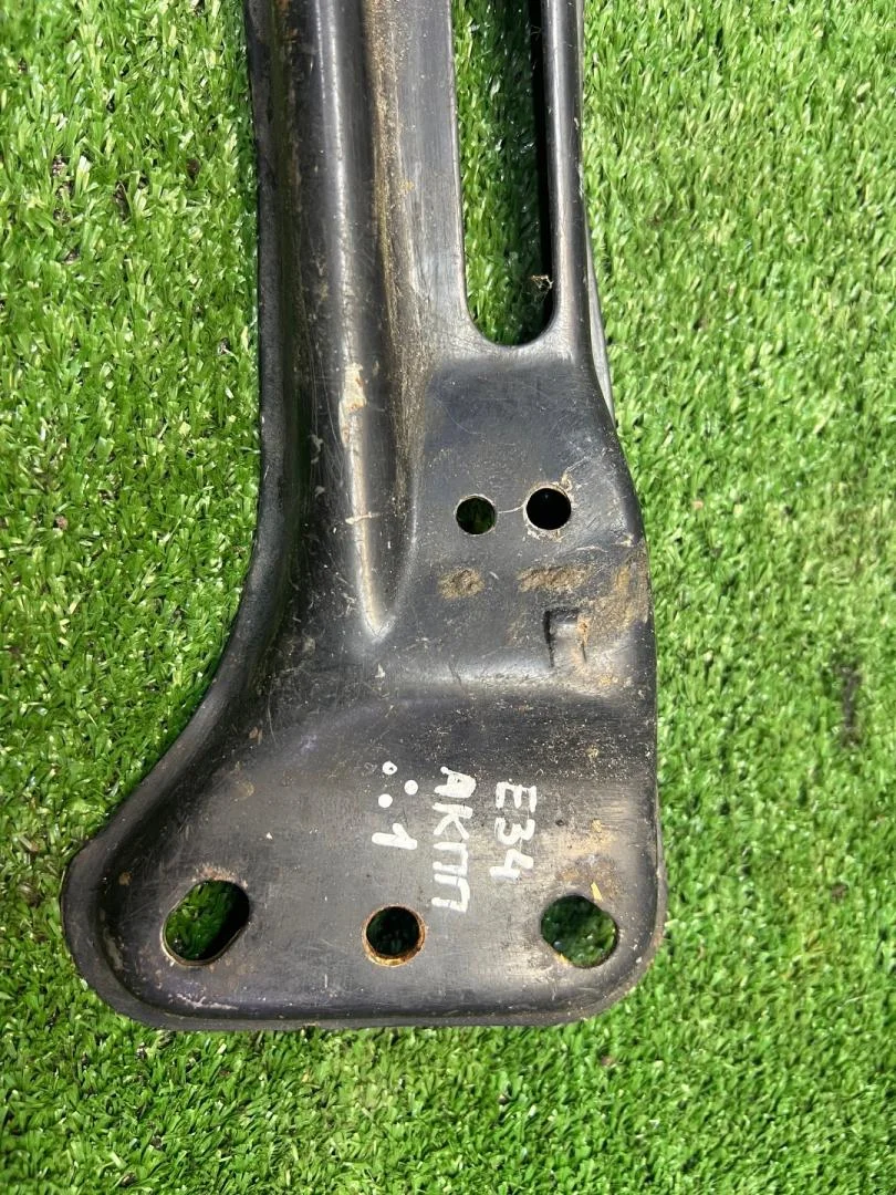 Кронштейн коробки (балка кпп) BMW 5 E34 1990 - миниатюра 2