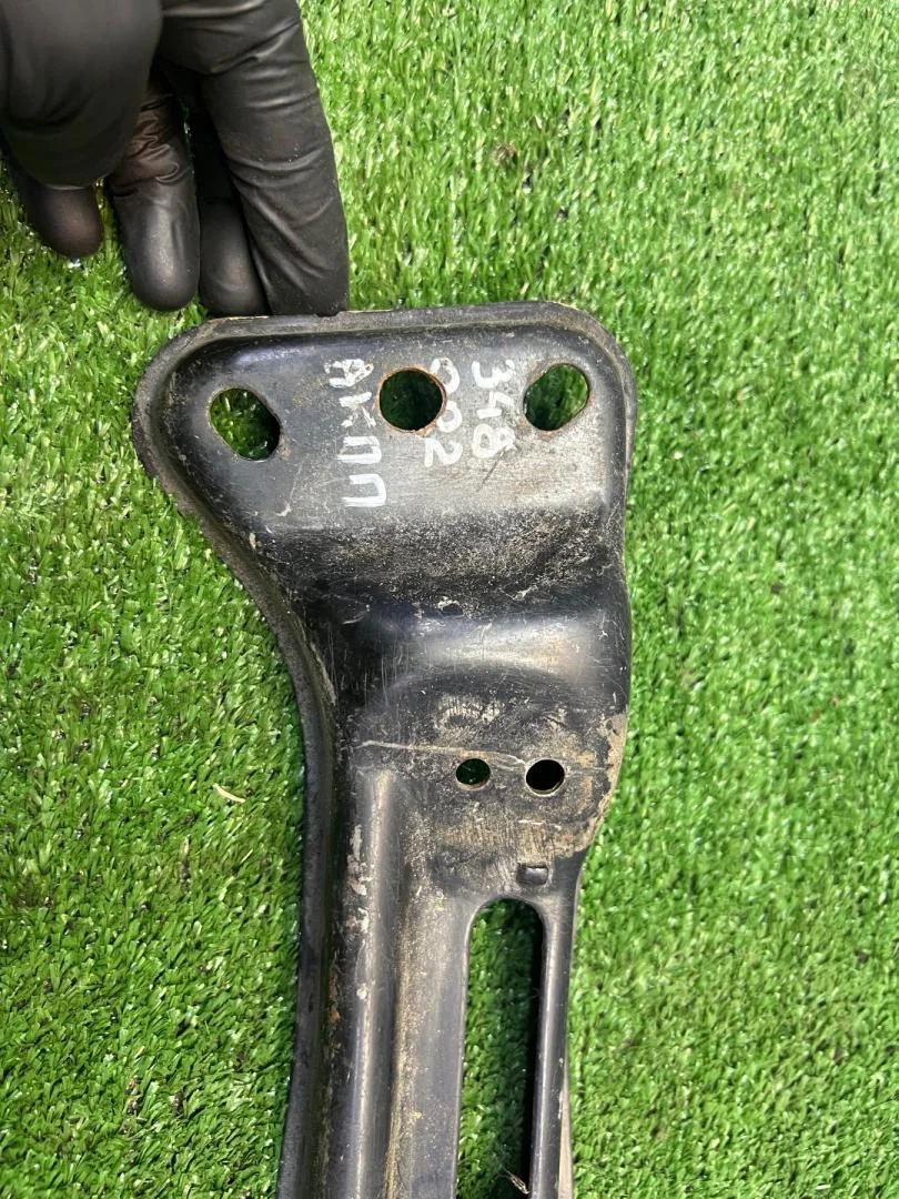 Кронштейн коробки (балка кпп) BMW 5 E34 1990 - миниатюра 3