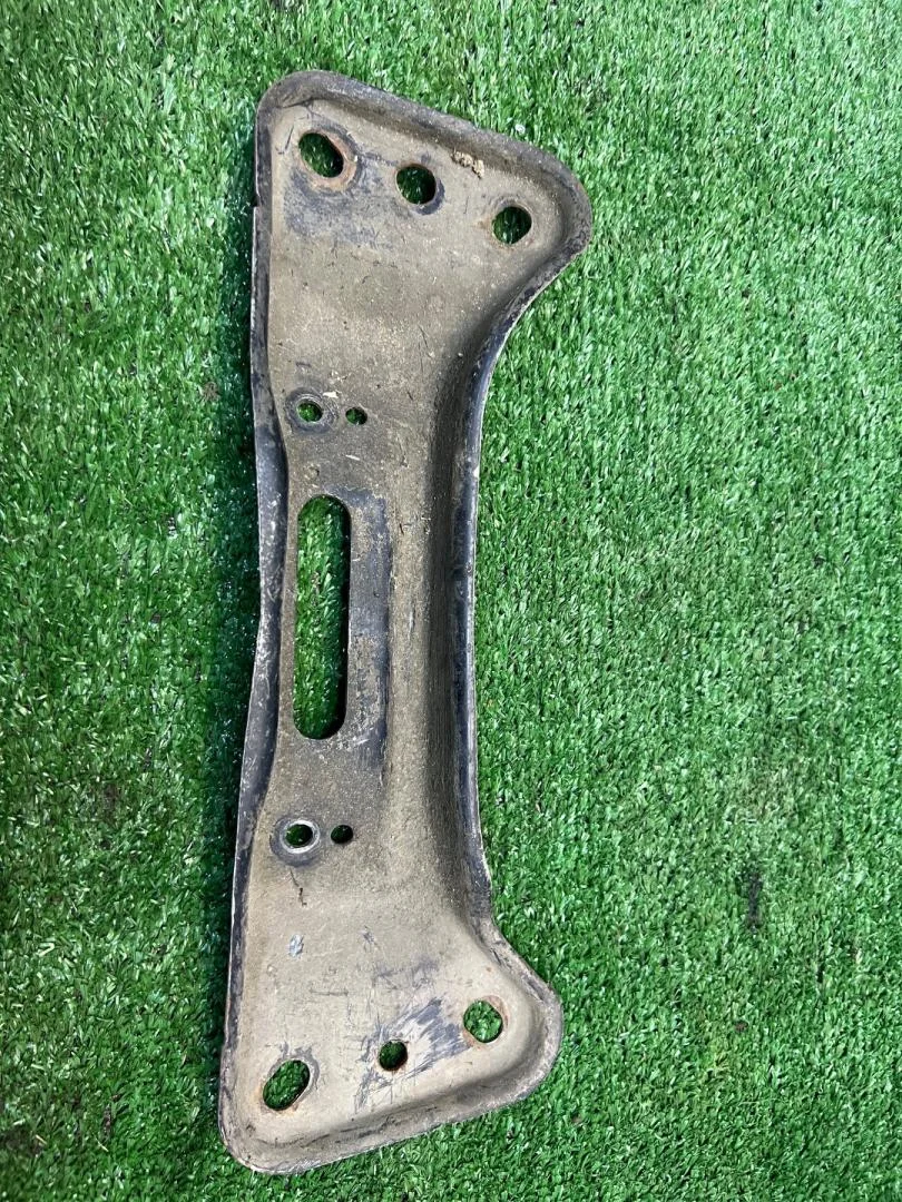 Кронштейн коробки (балка кпп) BMW 5 E34 1990 - миниатюра 4