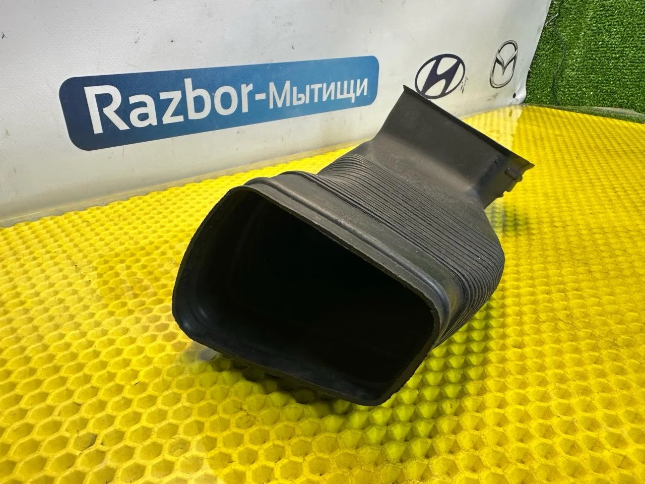 Воздуховод Audi A6 C5 1999 8D0129617E - миниатюра 4