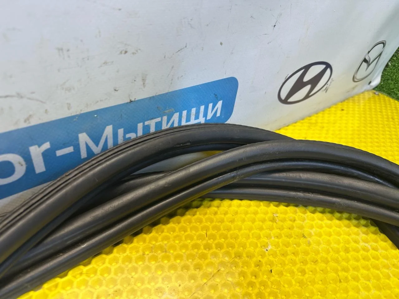 Уплотнитель багажника Ford Focus рест. 2004 - миниатюра 4
