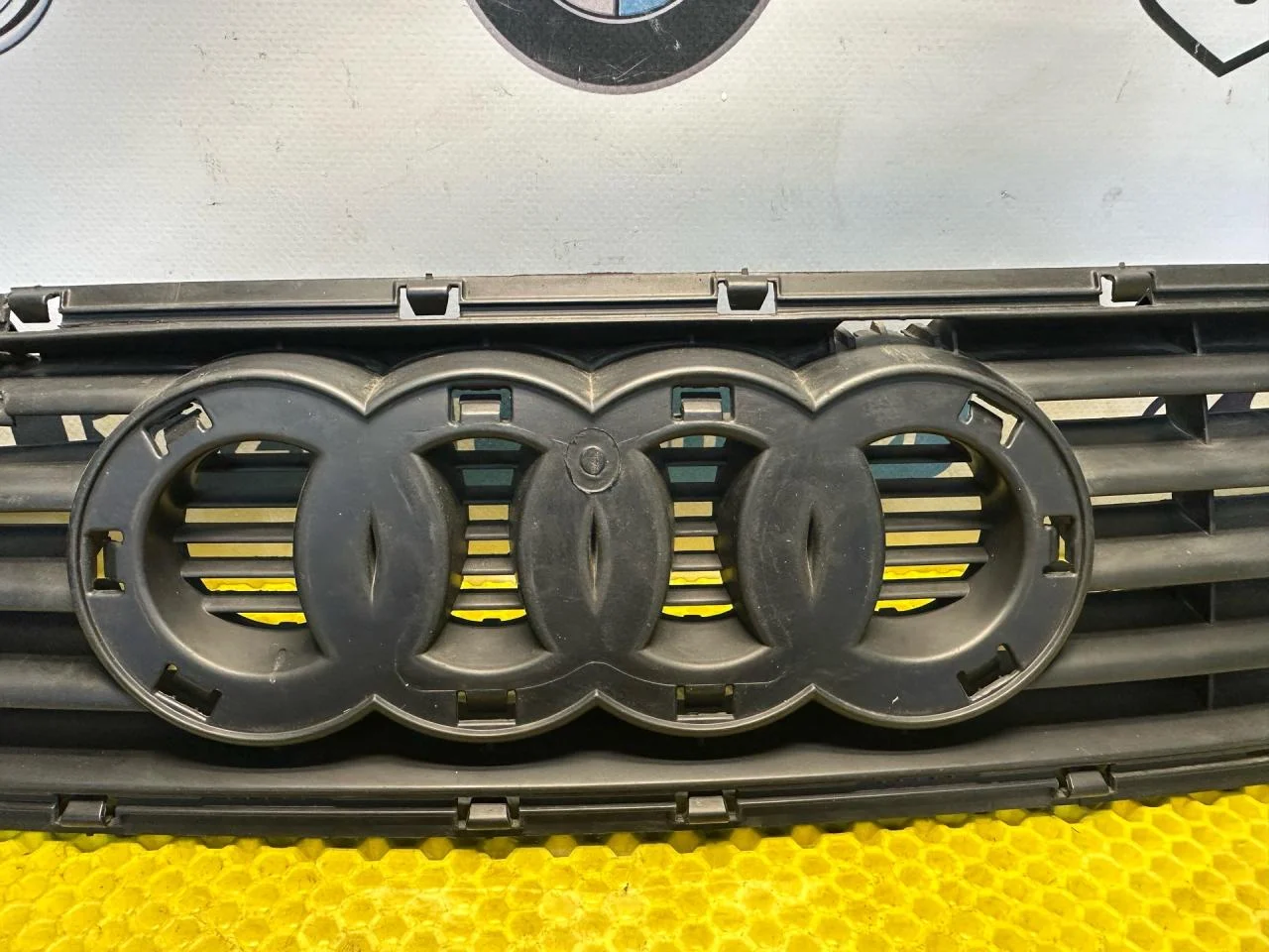 Решетка радиатора Audi A6 C5 1999 - миниатюра 3