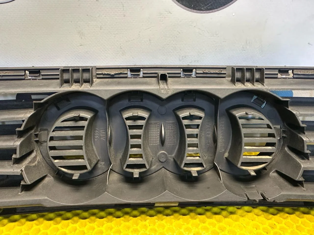 Решетка радиатора Audi A6 C5 1999 - миниатюра 7