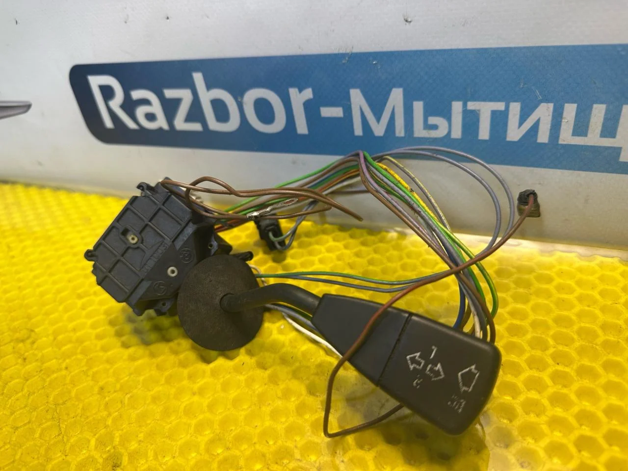 Переключатель поворотов BMW 5 E34 1990 - миниатюра 4