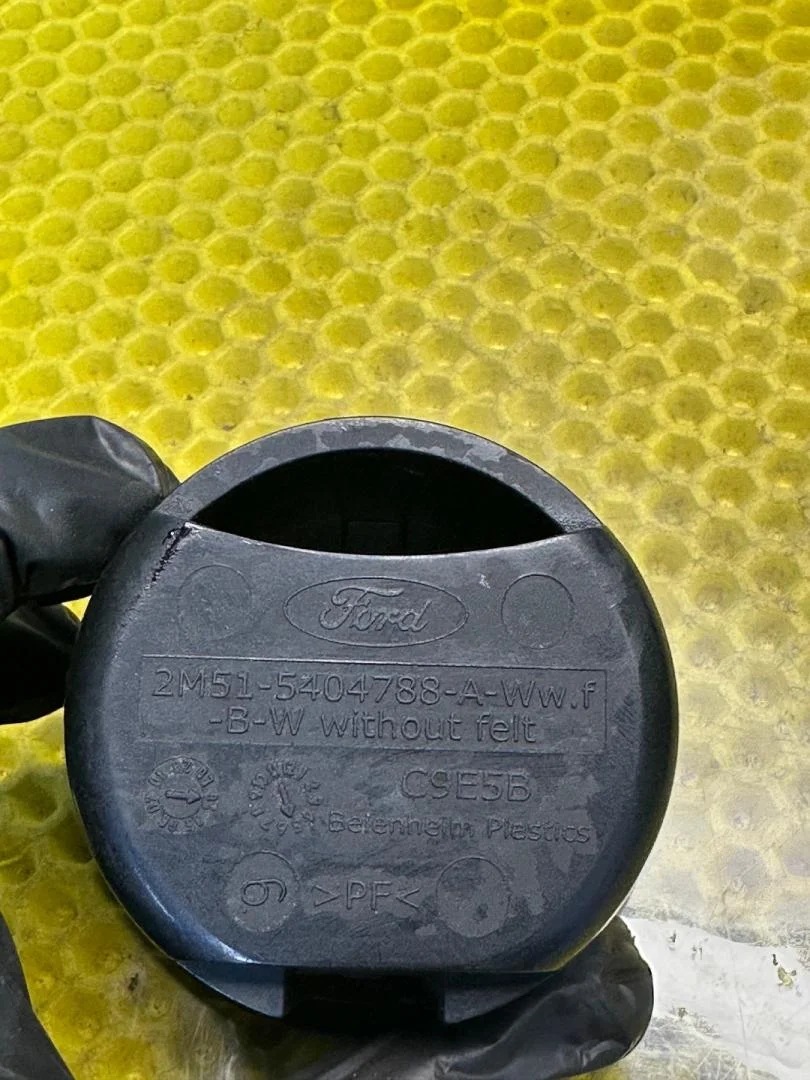Подстаканник Ford Focus рест. 2004 1204318 - миниатюра 9