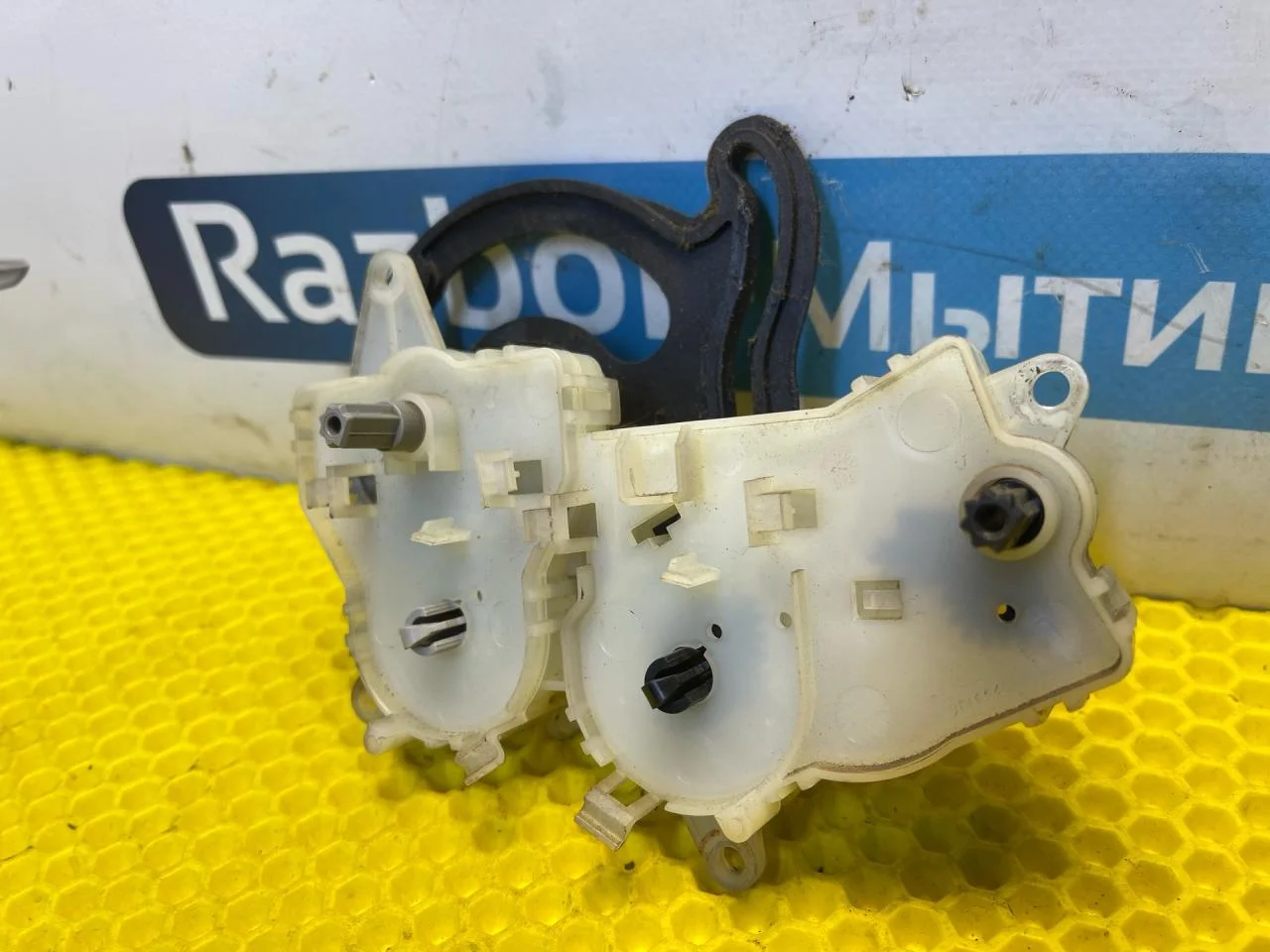 Регулятор заслонки дефлектора Ford Focus 1 - миниатюра 3