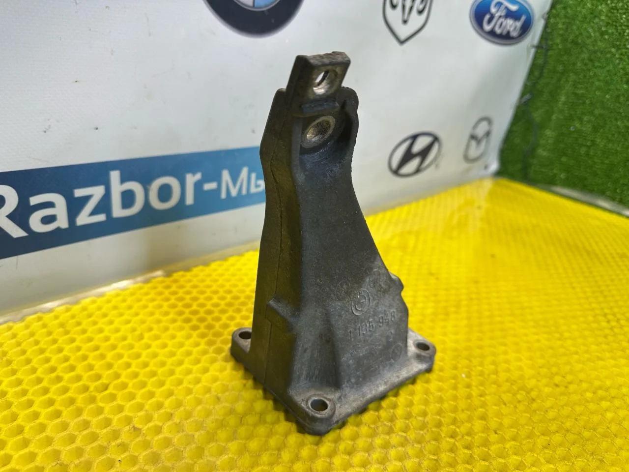 Кронштейн двигателя правый BMW 5 E34 1990 1135948 - миниатюра 2