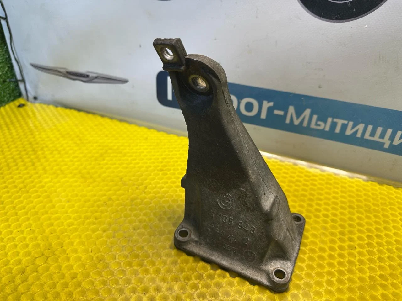 Кронштейн двигателя правый BMW 5 E34 1990 1135948 - миниатюра 3