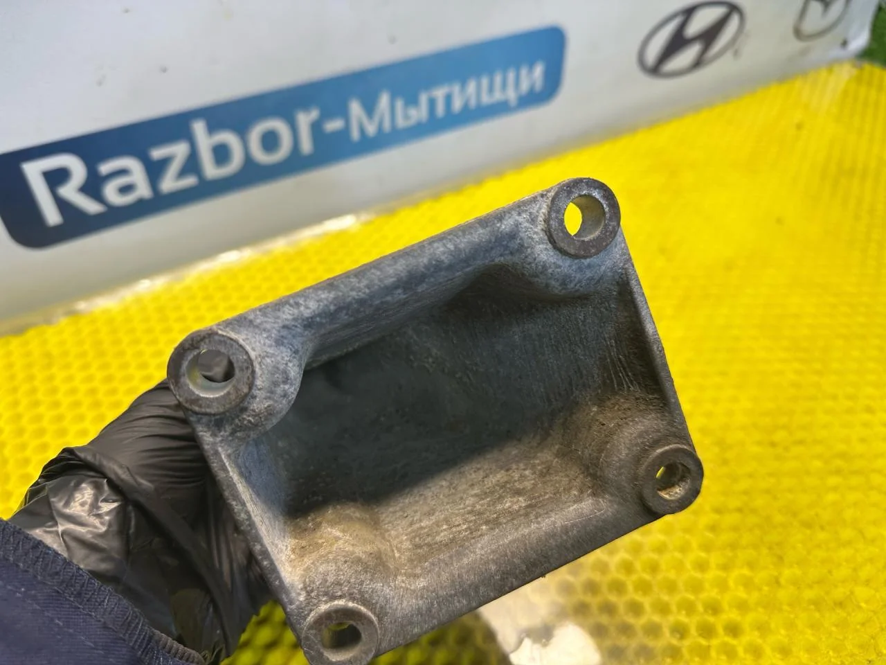Кронштейн двигателя правый BMW 5 E34 1990 1135948 - миниатюра 5