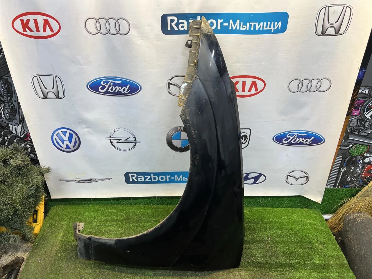 Крыло переднее левое Ford Focus 1 седан - изображение 1