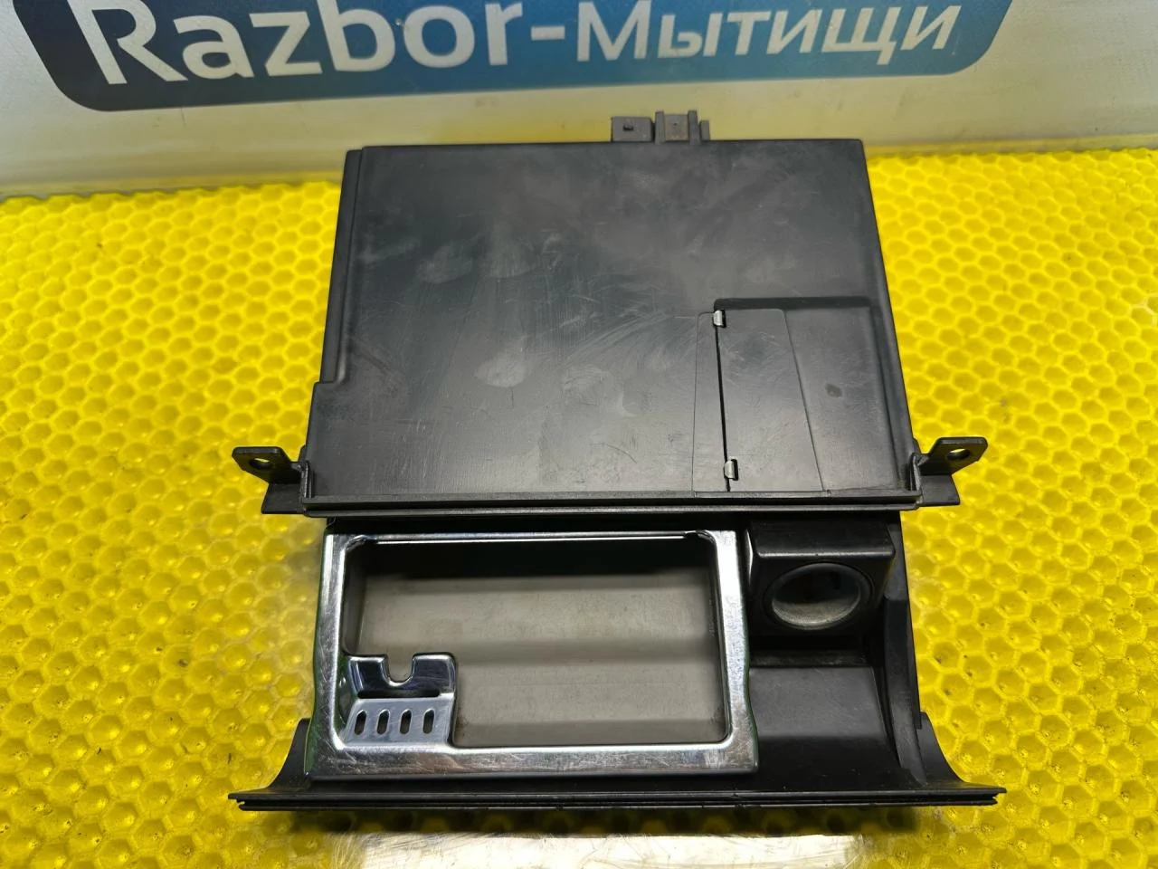 Пепельница Audi A6 C5 1999 4B0857951FG - миниатюра 4