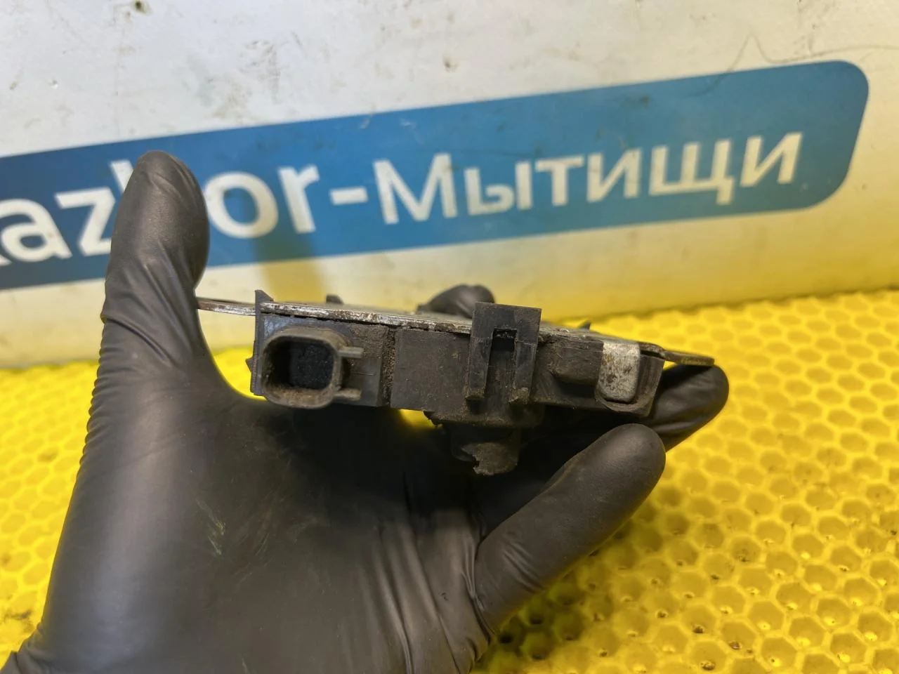 Замок капота Ford Focus 1 рестайлинг - миниатюра 3