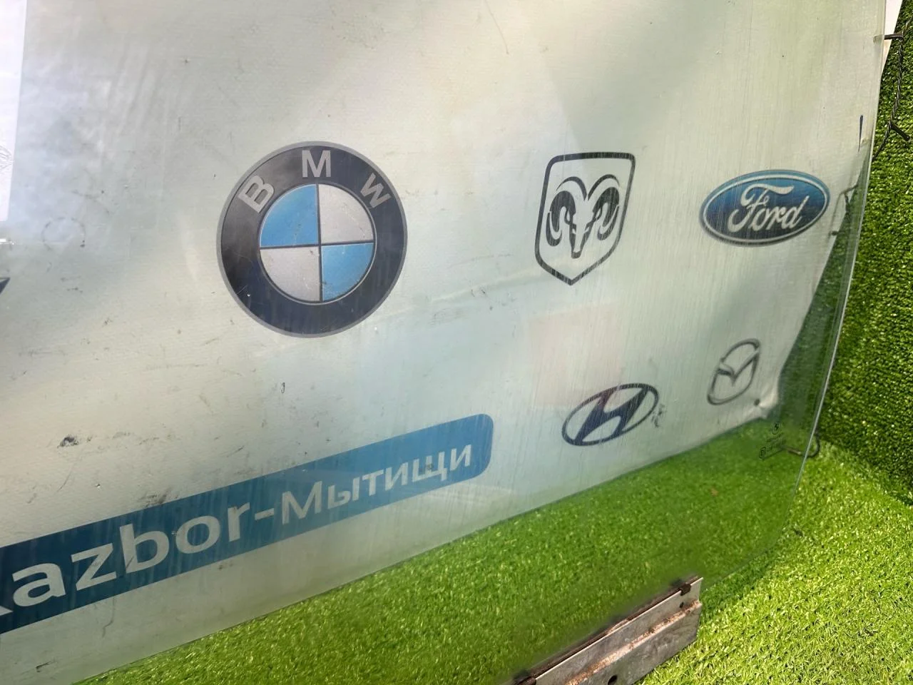 Стекло двери передней левой BMW 5 E34 - миниатюра 3