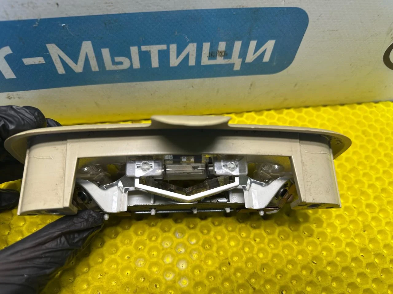 Плафон салона Ford Focus 1 - миниатюра 5