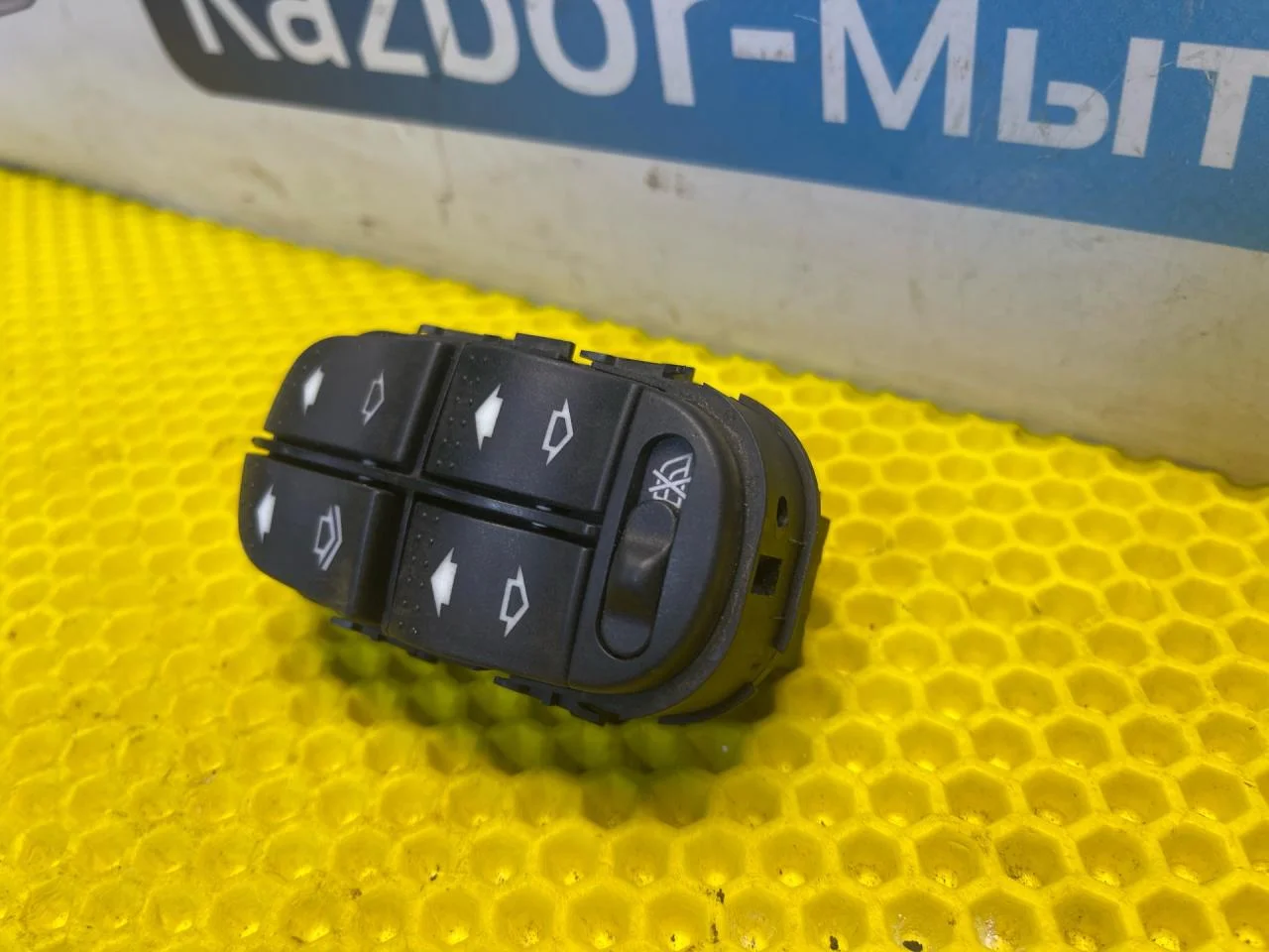 Блок управления стеклоподъемниками Ford Focus 1 - миниатюра 3