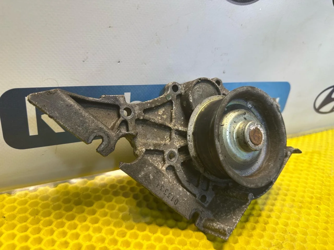 Водяная помпа Audi A6 C5 1999 078121006A - миниатюра 2