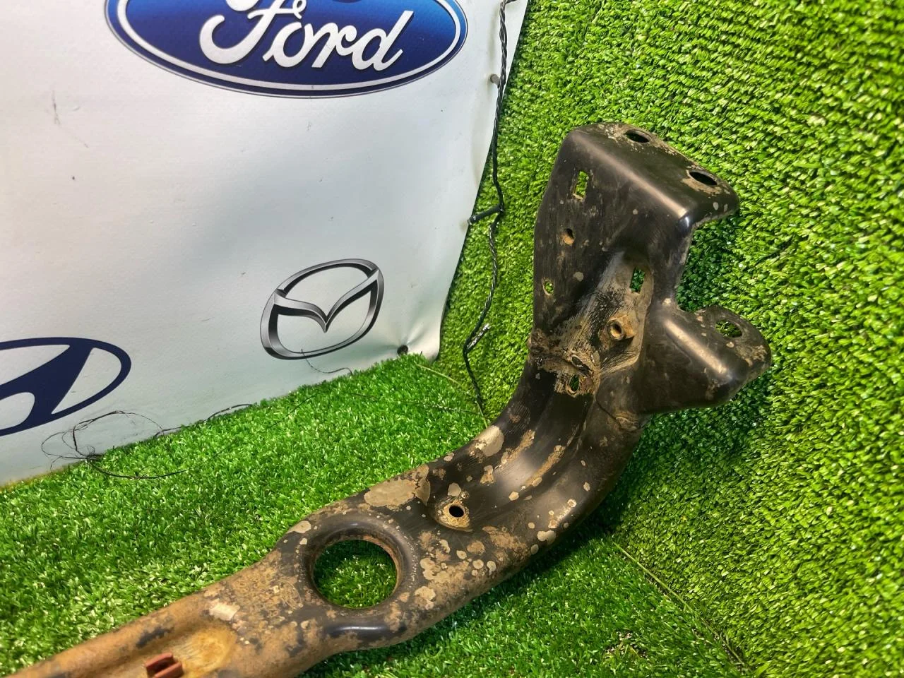 Кронштейн радиатора Ford Focus 1 - миниатюра 5
