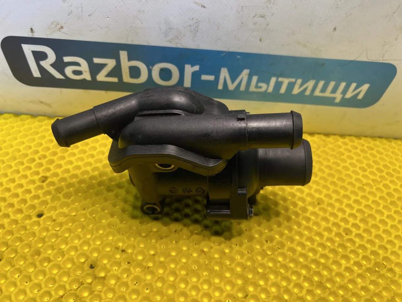 Корпус термостата Ford Focus 2005 2.0 - миниатюра 2