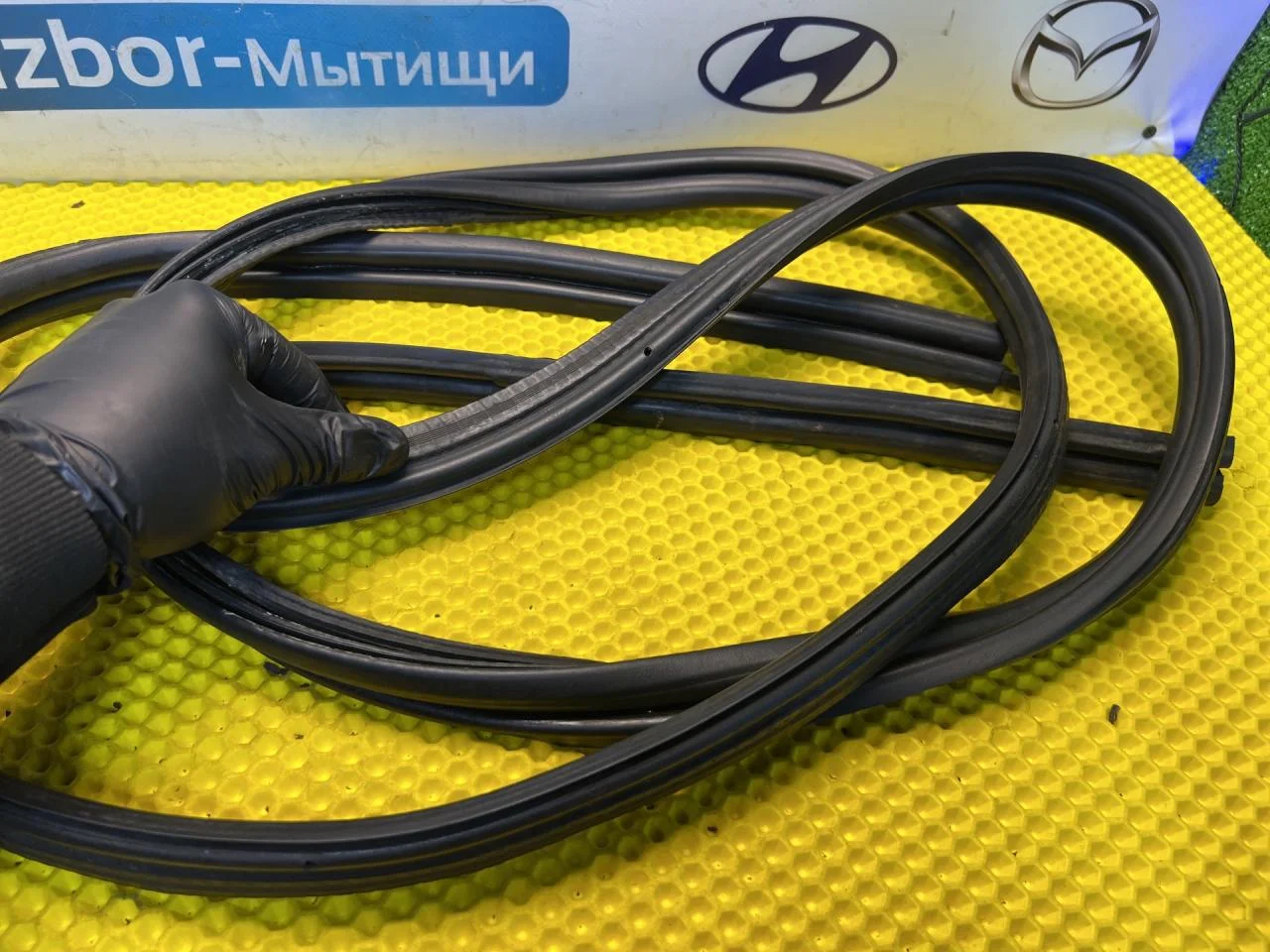 Уплотнитель багажника Ford Focus 1 - миниатюра 3