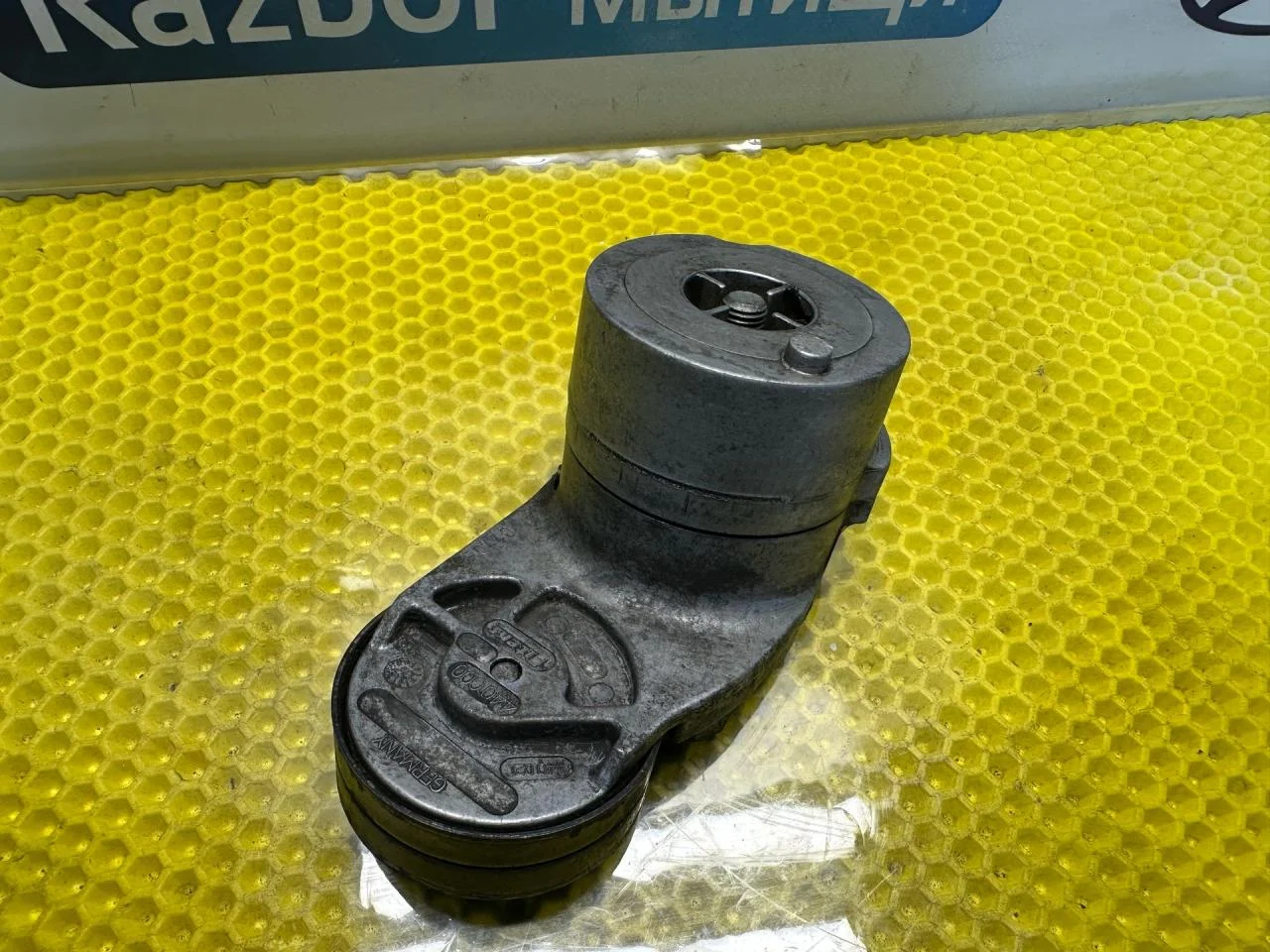 Натяжитель ремня ГРМ Audi A6 C5 1999 950440 - миниатюра 3