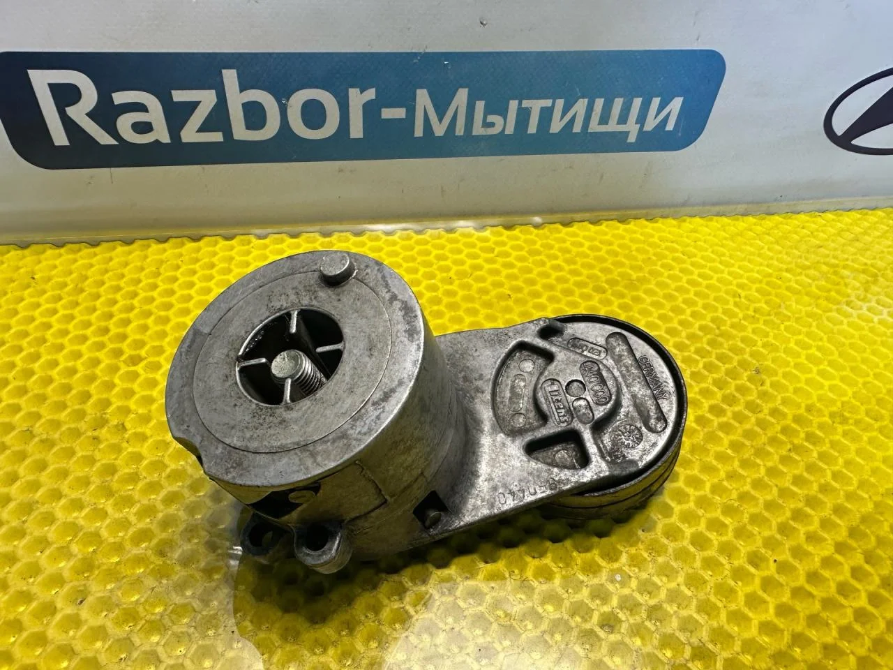 Натяжитель ремня ГРМ Audi A6 C5 1999 950440 - миниатюра 4