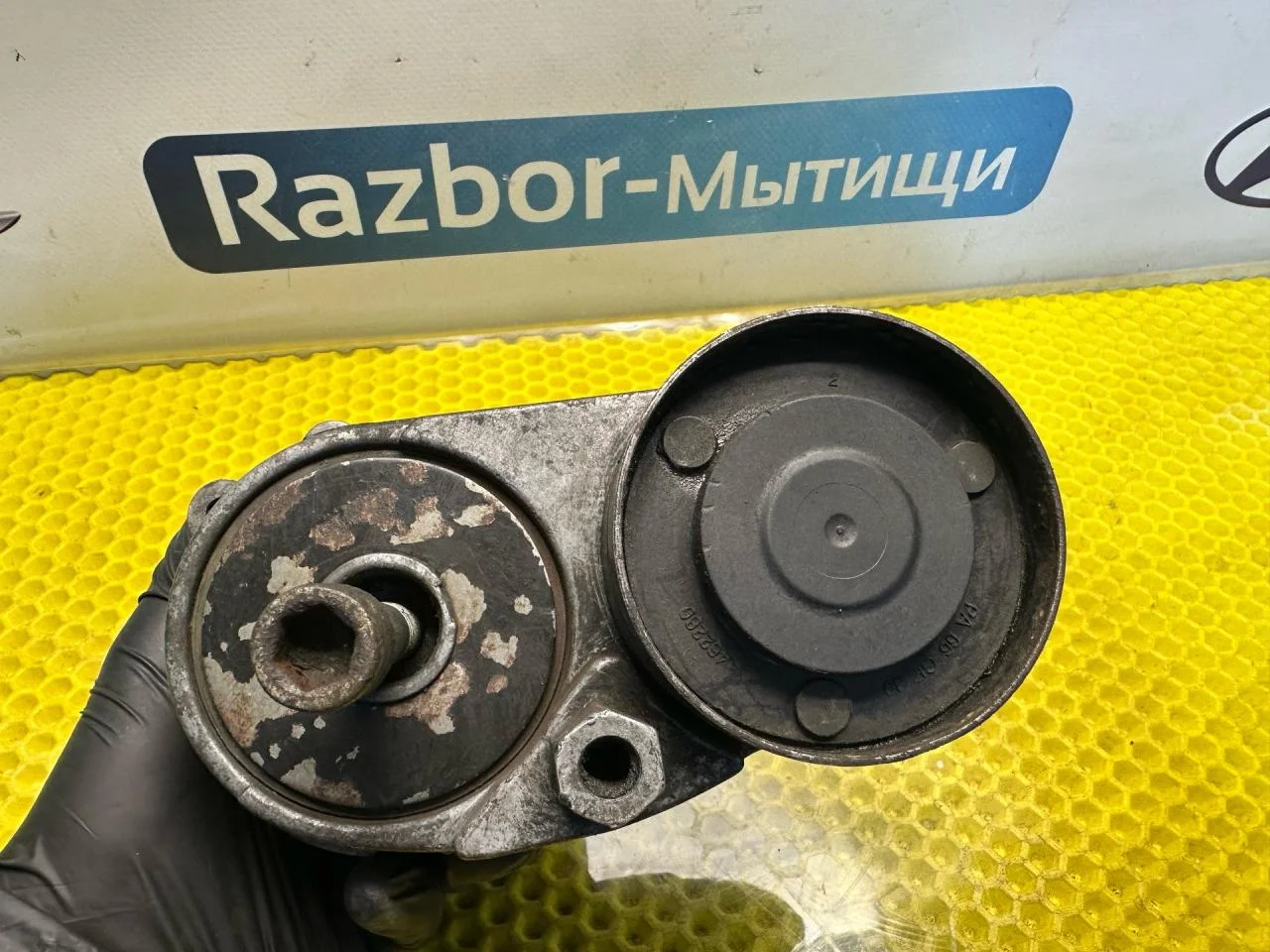 Натяжитель ремня ГРМ Audi A6 C5 1999 950440 - миниатюра 6