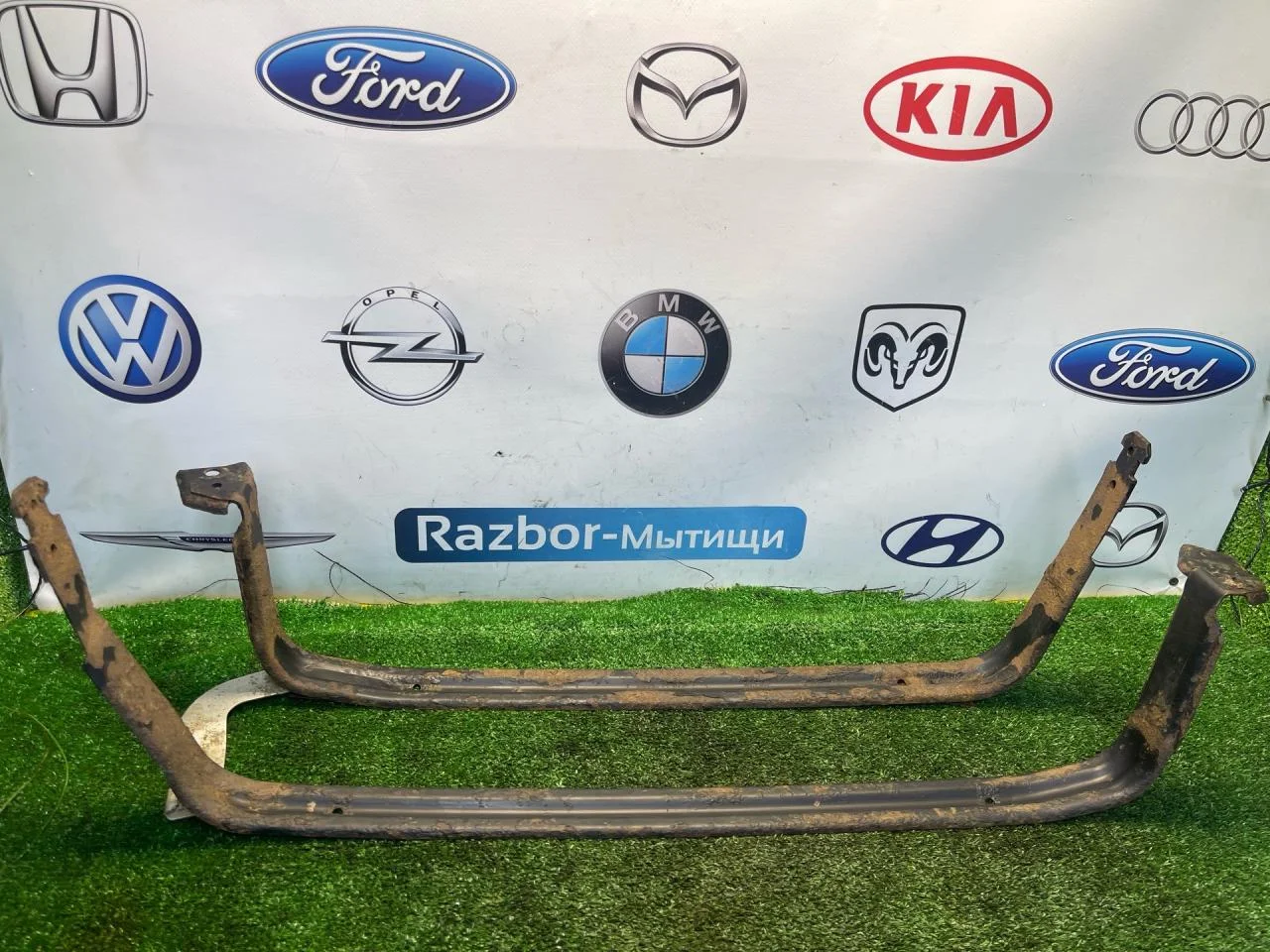 Крепление топливного бака Ford Focus 1 седан 2001 - изображение 1