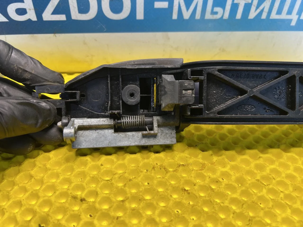 Ручка двери задняя правая Ford Focus 1 - миниатюра 3
