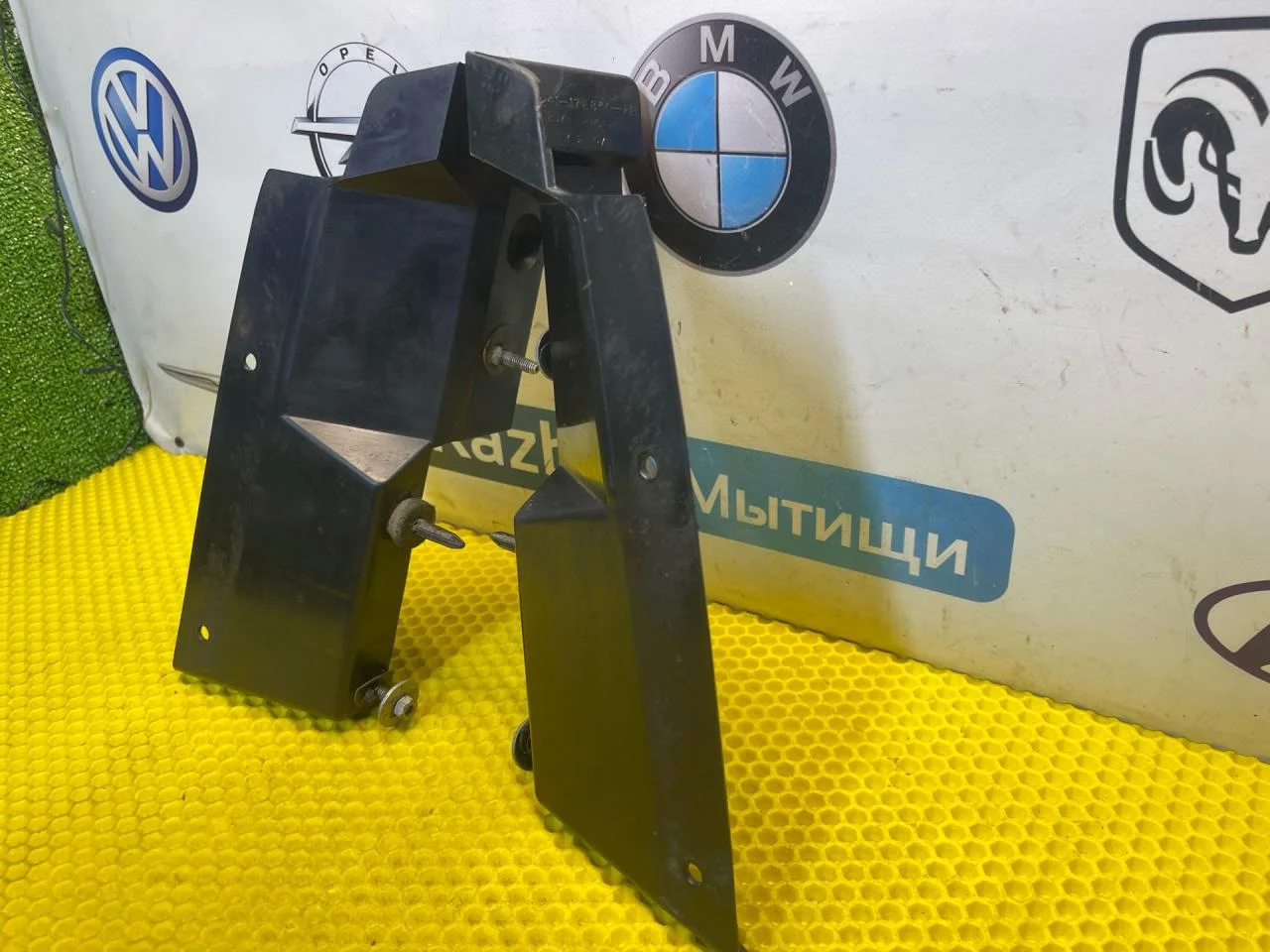 Крепление заднего бампера Ford Focus 1 седан - миниатюра 3