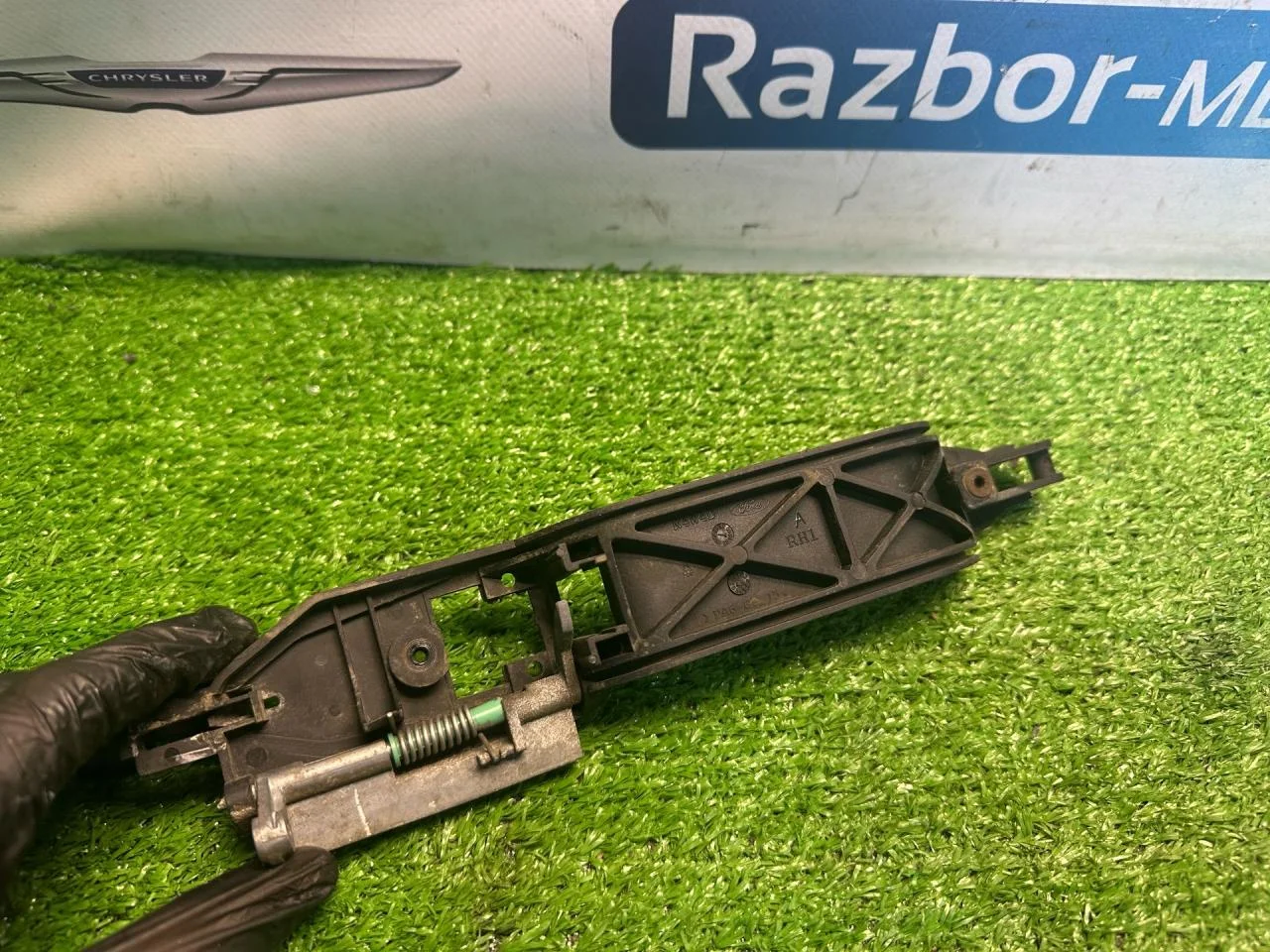 Ручка двери задняя правая Ford Focus 1 - миниатюра 3