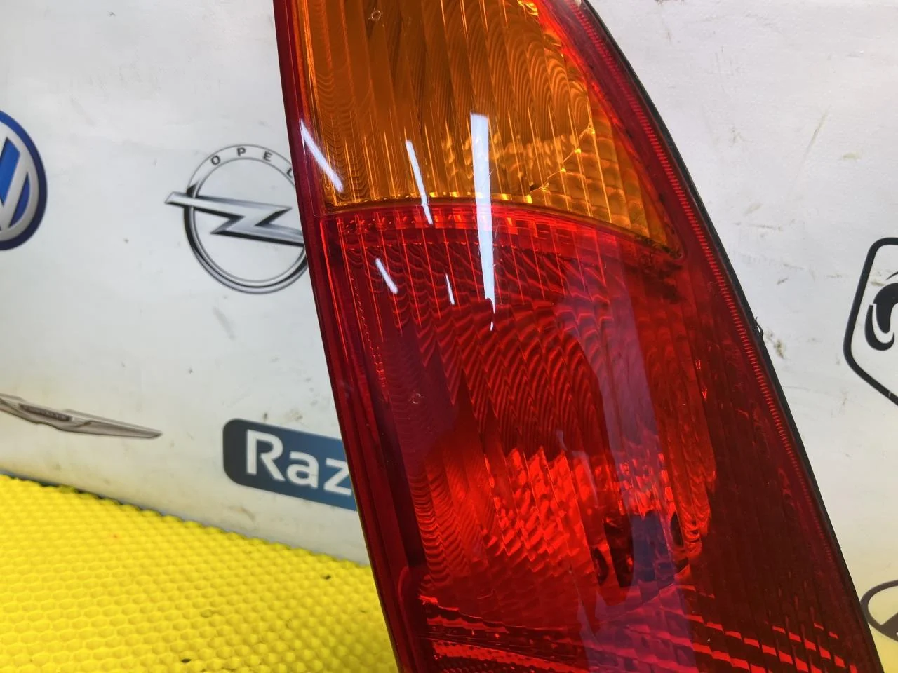 Фонарь задний левый Ford Focus 1 - миниатюра 3