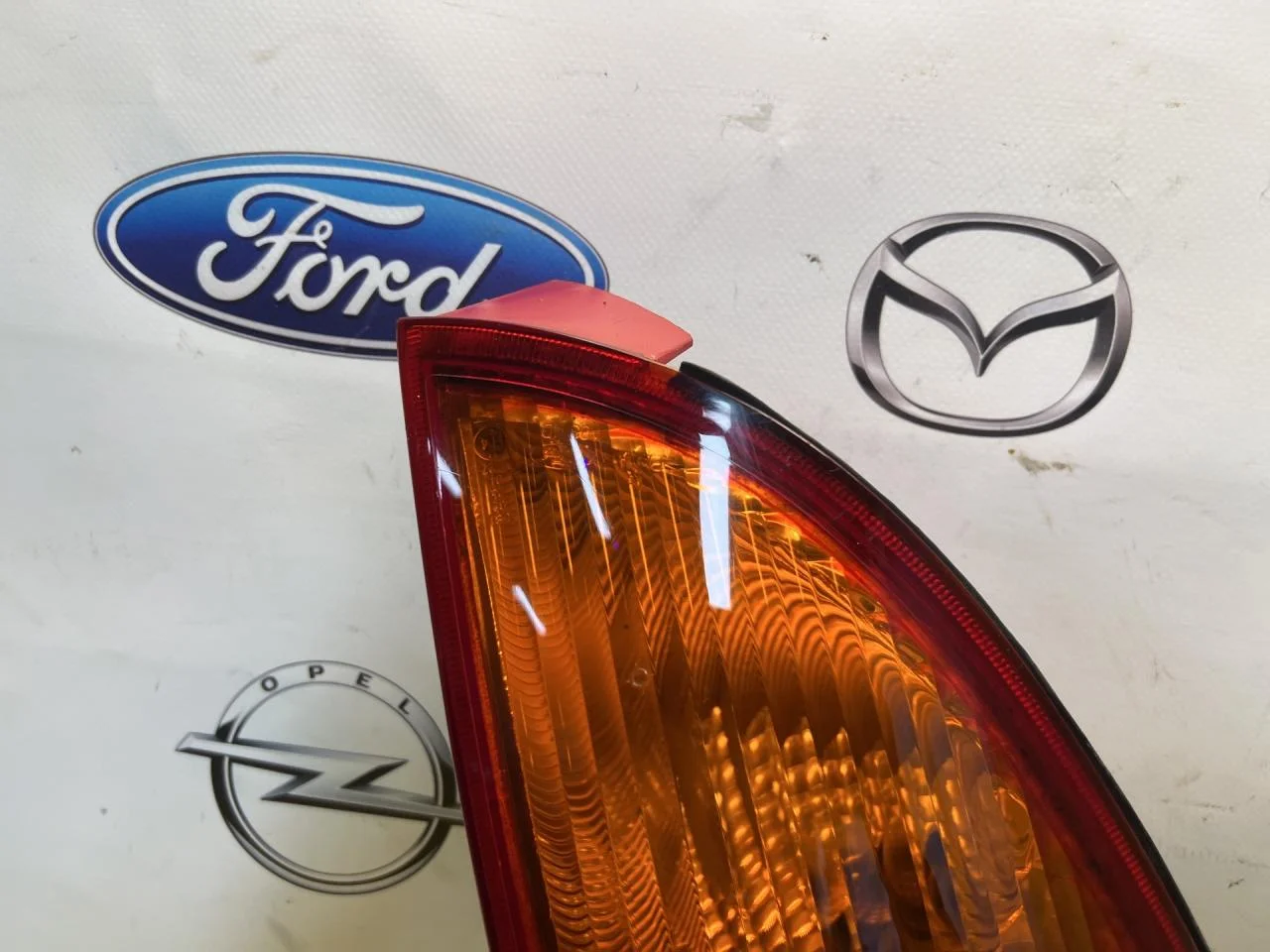 Фонарь задний левый Ford Focus 1 - миниатюра 4