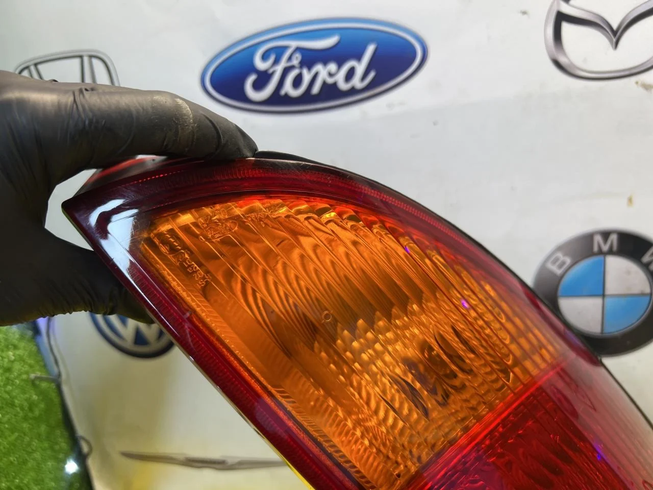 Фонарь задний левый Ford Focus 1 - миниатюра 6