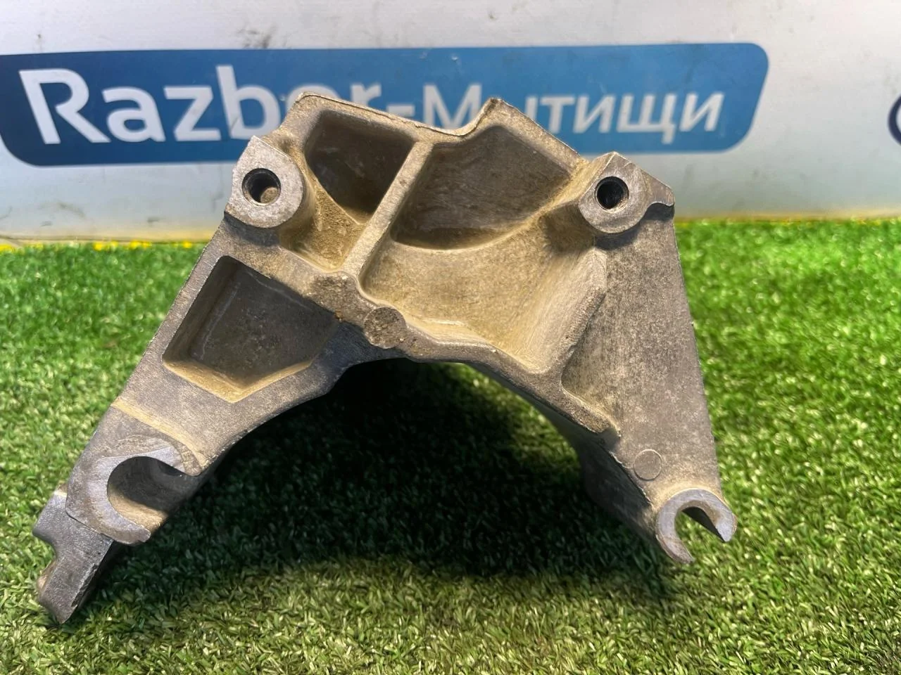 Кронштейн генератора Ford Focus 2001 - миниатюра 5