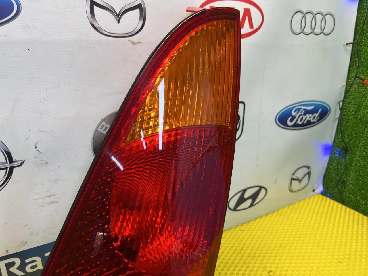 Фонарь задний правый Ford Focus 1 рестайлинг - миниатюра 3