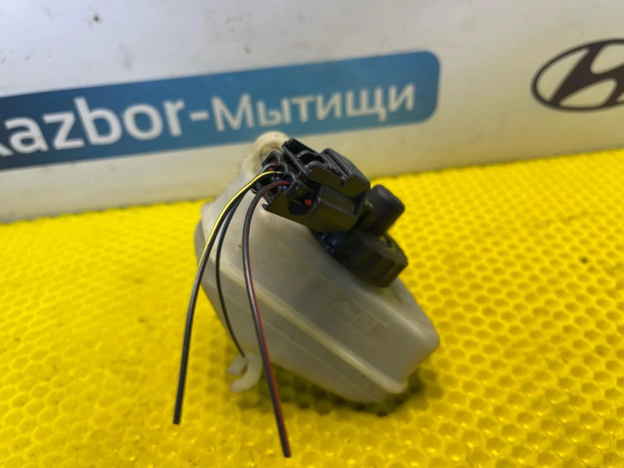 Бачок тормозной жидкости Ford Focus 2001 - миниатюра 4