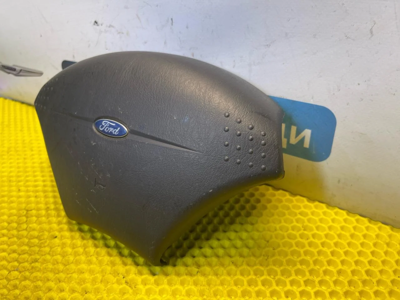 Подушка безопасности водителя Ford Focus 1 - миниатюра 3