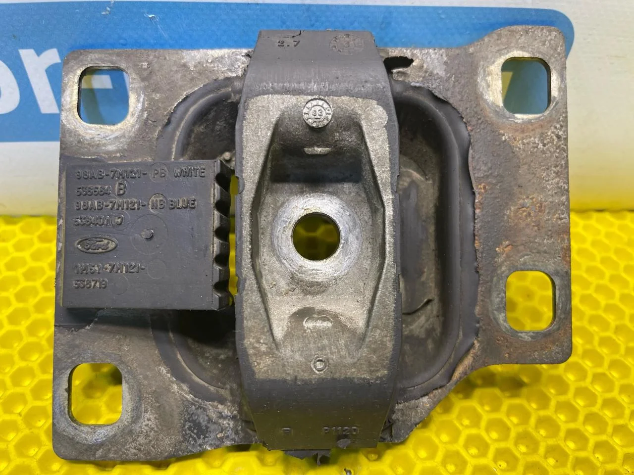 Подушка КПП Ford Focus 1 2003 - миниатюра 6