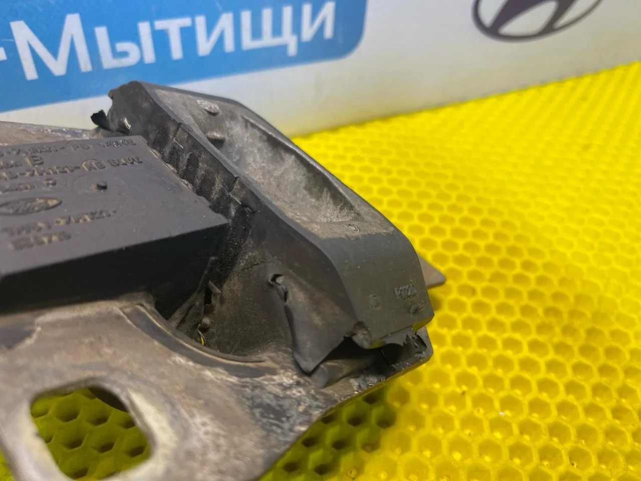Подушка КПП Ford Focus 1 2003 - миниатюра 9
