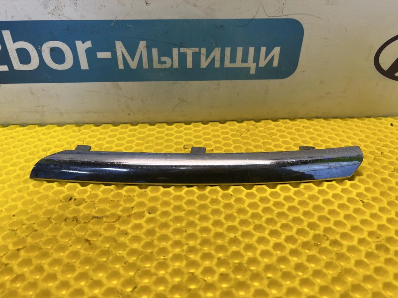 Накладка решетки радиатора левая Nissan Almera N15 - изображение 1